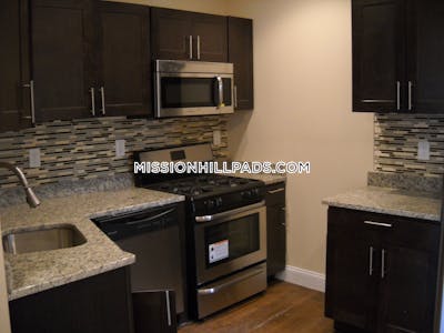Roxbury Apartment for rent 3 Bedrooms 2 Baths Boston - $3,395