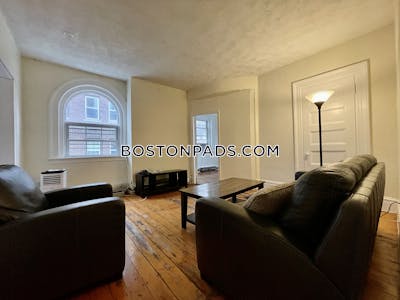 Brookline Spacious & Distinctive 4BD 2BA  Boston University Unit  Boston University - $5,200 No Fee