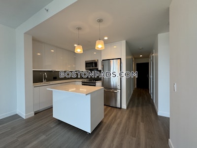 West End 1 Bed 1 Bath + Den Boston - $7,673