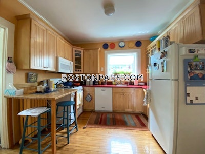 Somerville 6 Beds 2.5 Baths  Tufts - $9,300