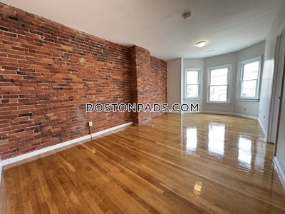 Somerville Winter Hill 2BD/1BA Apartment  Winter Hill - $2,800 No Fee