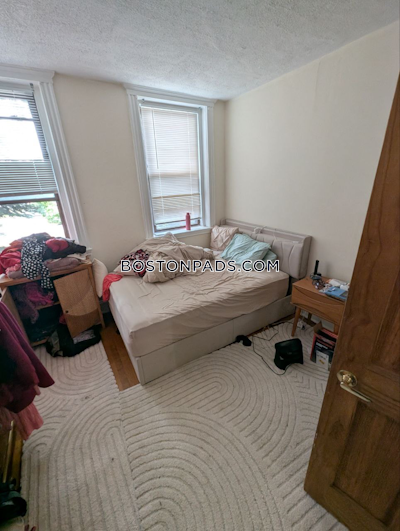Brookline 1 Bed 1 Bath BROOKLINE- BROOKLINE VILLAGE $2,500  Brookline Village - $2,500