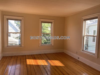 Somerville 4 Beds 1 Bath West Somerville/ Teele Square - $3,800