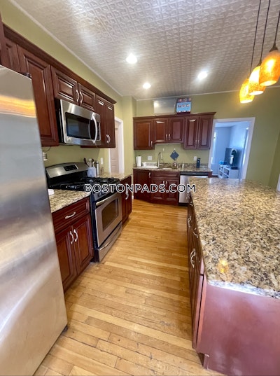 Medford 3 Beds 2 Baths  Tufts - $3,950 No Fee