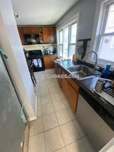 Somerville 5 Beds 2 Baths  Tufts - $4,500