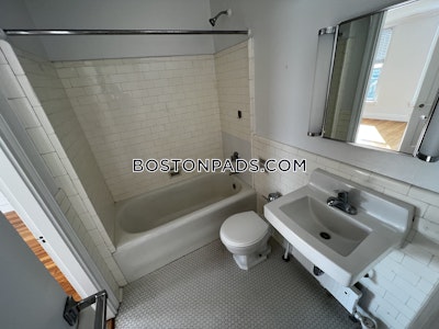 Brookline 1 Bed 1 Bath BROOKLINE- COOLIDGE CORNER $3,453  Coolidge Corner - $3,251