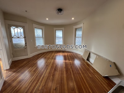 Dorchester Newly renovated 2 bed 1 bath available NOW on Columbia Rd in Dorchester! Boston - $2,650 50% Fee