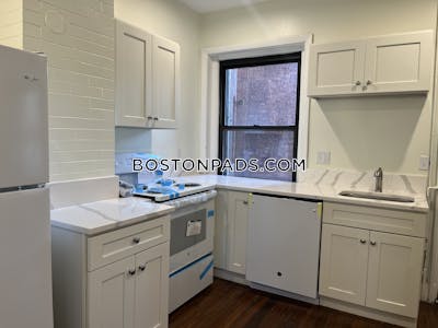 Brookline Apartment for rent 3 Bedrooms 1 Bath  Beaconsfield - $4,595