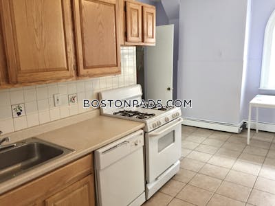Brookline 4 Beds 1 Bath  Boston University - $6,400