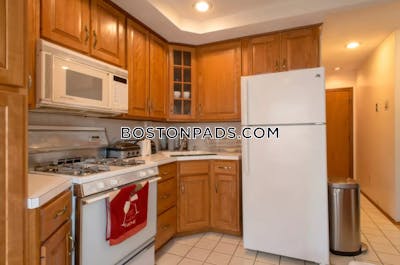 East Boston 3 Bed, 1 Bath Unit Boston - $3,900 No Fee