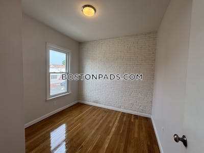 Somerville 2 Beds 1 Bath  Winter Hill - $3,100 50% Fee